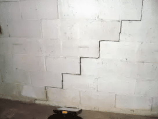 signs of failing basement walls
